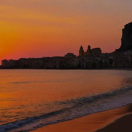 La Piazza E Mia チェファル