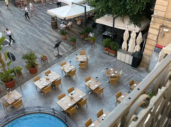 La Piazza E Mia チェファル